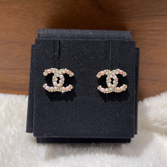 SOLD Chanel 20K CC Earrings - Picture 2 of 4